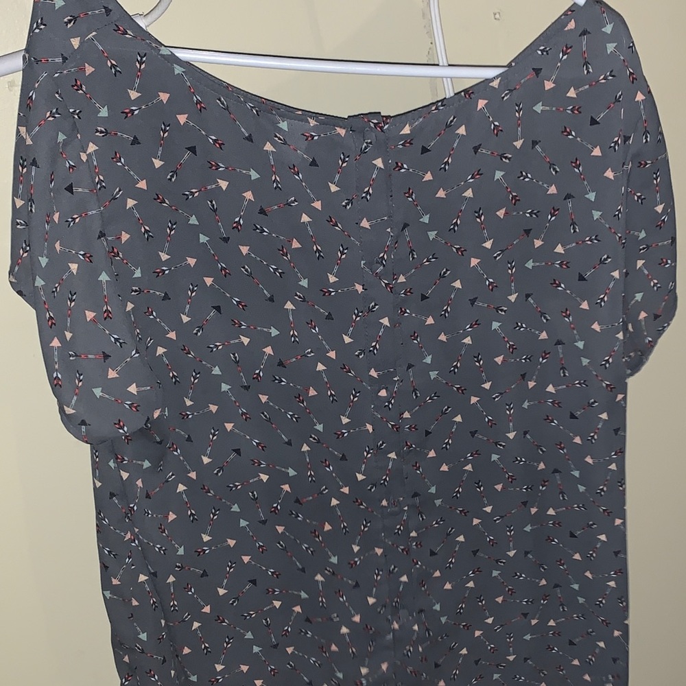 Torrid Light Arrow Patterned Top With Button Back… - image 2